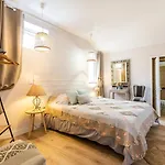 Holiday home Pierre Et Espace Bien Etre Vertheuil-en-Medoc