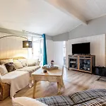 Holiday home Pierre Et Espace Bien Etre Vertheuil-en-Medoc