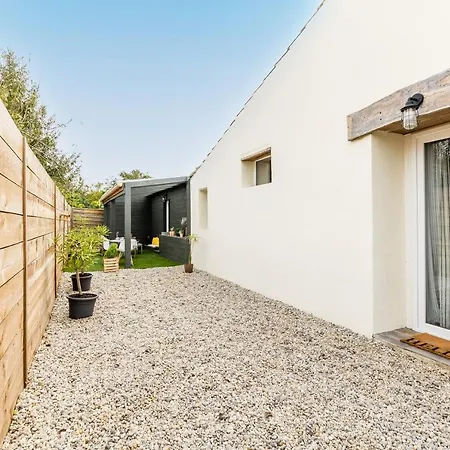 Holiday home Pierre Et Espace Bien Etre Vertheuil-en-Medoc