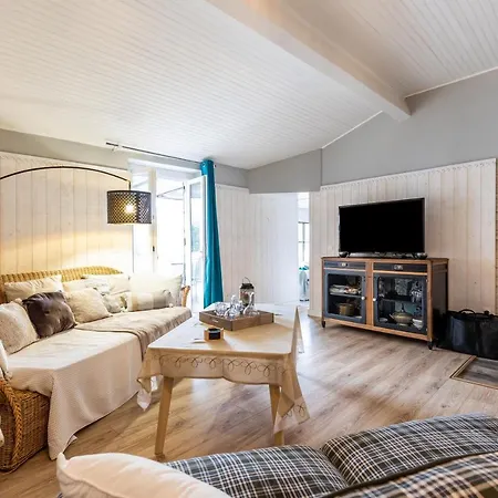 Pierre Et Espace Bien Etre Holiday home Vertheuil-en-Medoc